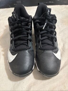 Nike Black and White Training Sneakers
